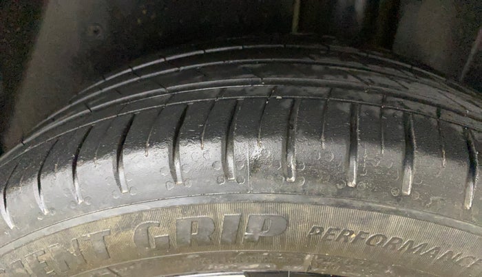 2023 MG HECTOR PLUS SHARP PRO 2.0 TURBO DIESEL 7 STR, Diesel, Manual, 49,840 km, Left Rear Tyre Tread