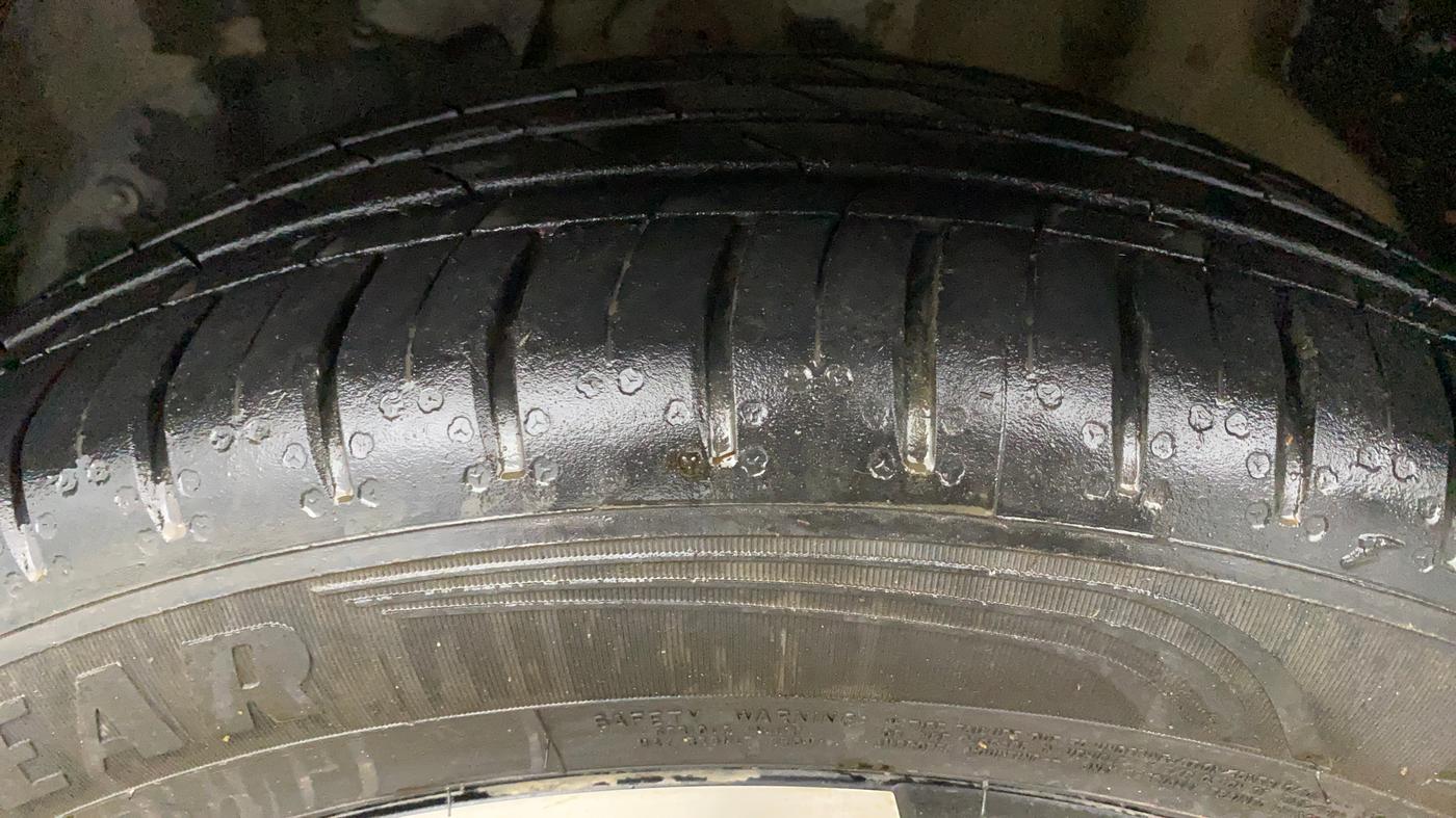 2023 MG HECTOR PLUS SHARP PRO 2.0 TURBO DIESEL 7 STR, Diesel, Manual, 49,909 km, Left Front Tyre Tread