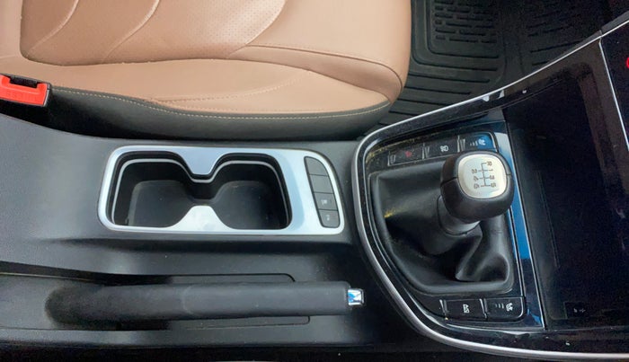 2023 MG HECTOR PLUS SHARP PRO 2.0 TURBO DIESEL 7 STR, Diesel, Manual, 49,840 km, Gear Lever