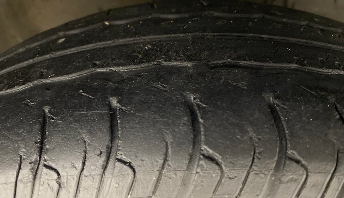 2016 Maruti Swift VXI OPT, Petrol, Manual, 32,633 km, Right Front Tyre Tread
