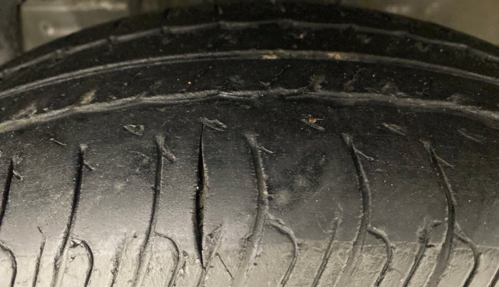 2016 Maruti Swift VXI OPT, Petrol, Manual, 32,633 km, Left Front Tyre Tread