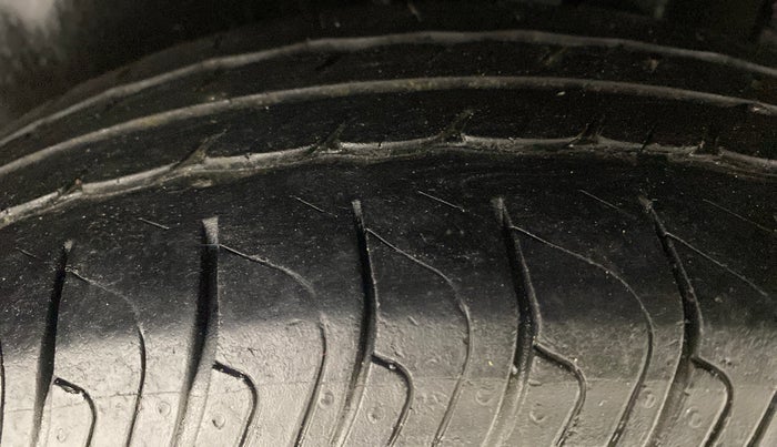 2016 Maruti Swift VXI OPT, Petrol, Manual, 32,633 km, Left Rear Tyre Tread