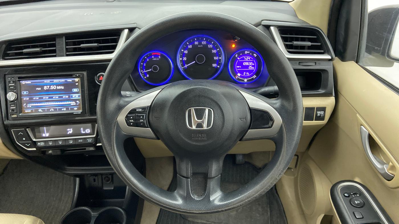 2016 Honda Amaze 1.5L I-DTEC SX, Diesel, Manual, 1,09,632 km, Steering Wheel Close Up
