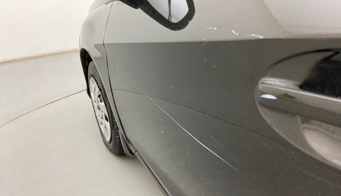 2016 Honda Amaze 1.5L I-DTEC SX, Diesel, Manual, 1,09,632 km, Front passenger door - Slightly dented