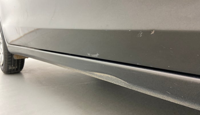 2016 Honda Amaze 1.5L I-DTEC SX, Diesel, Manual, 1,09,632 km, Right running board - Slightly dented