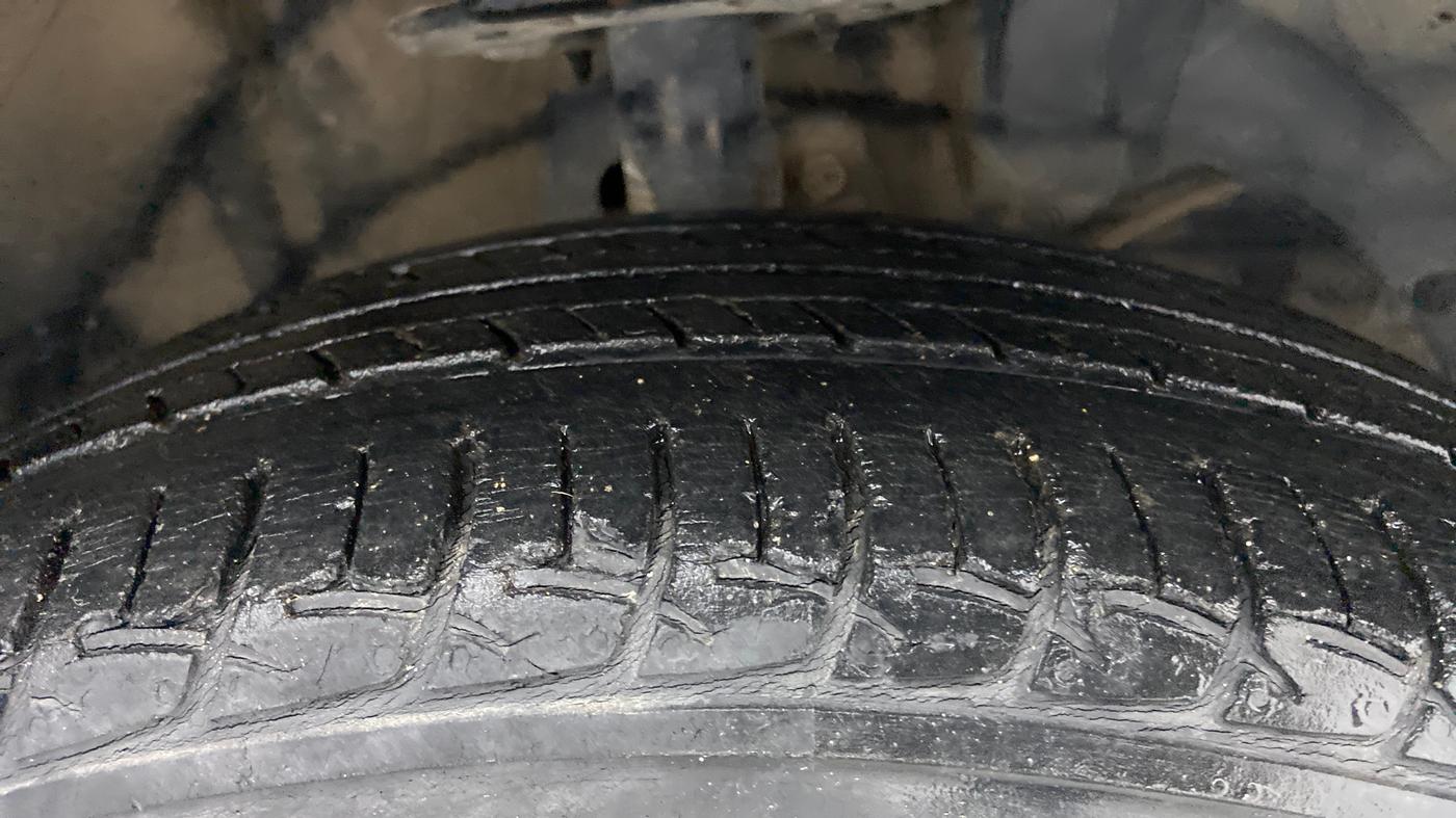 2017 Maruti Baleno DELTA PETROL 1.2, Petrol, Manual, 58,448 km, Right Front Tyre Tread
