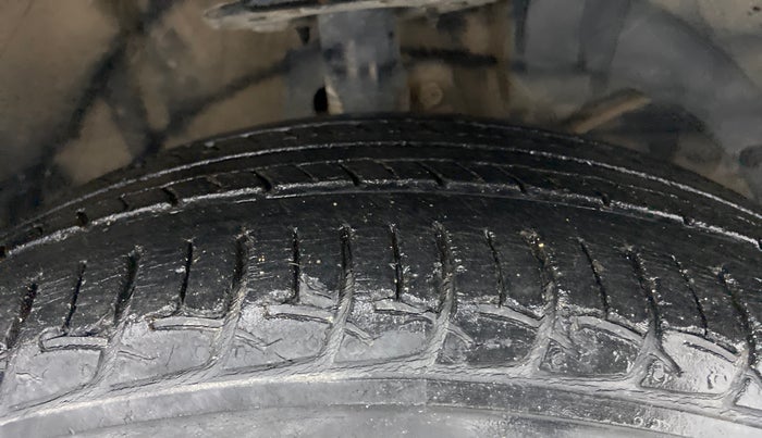 2017 Maruti Baleno DELTA PETROL 1.2, Petrol, Manual, 58,448 km, Right Front Tyre Tread