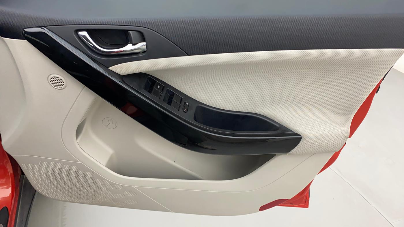 2020 Tata NEXON XZA PLUS PETROL, Petrol, Automatic, 54,695 km, Driver Side Door Panels Control