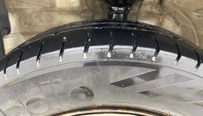 2014 Maruti Wagon R 1.0 LXI, CNG, Manual, 77,007 km, Left Front Tyre Tread