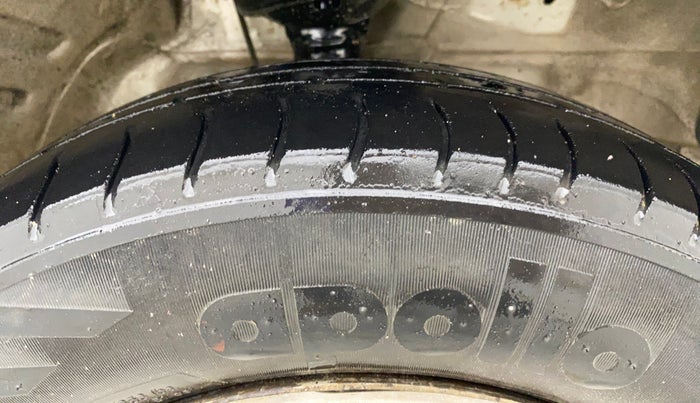 2014 Maruti Wagon R 1.0 LXI, CNG, Manual, 77,007 km, Right Front Tyre Tread