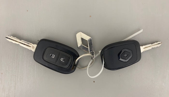 2019 Renault TRIBER RXT, Petrol, Manual, 27,071 km, Key Close Up