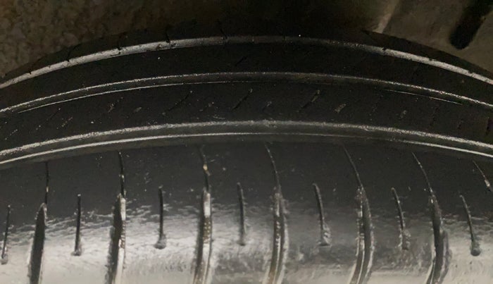 2019 Renault TRIBER RXT, Petrol, Manual, 27,071 km, Left Rear Tyre Tread