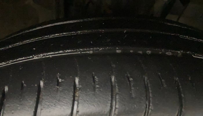 2019 Renault TRIBER RXT, Petrol, Manual, 27,071 km, Right Front Tyre Tread