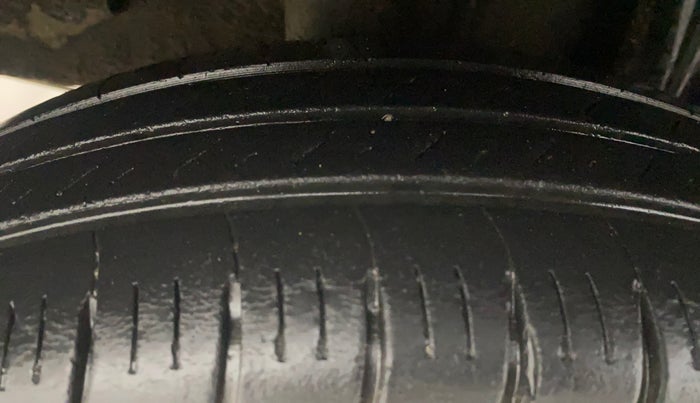 2019 Renault TRIBER RXT, Petrol, Manual, 27,071 km, Right Rear Tyre Tread