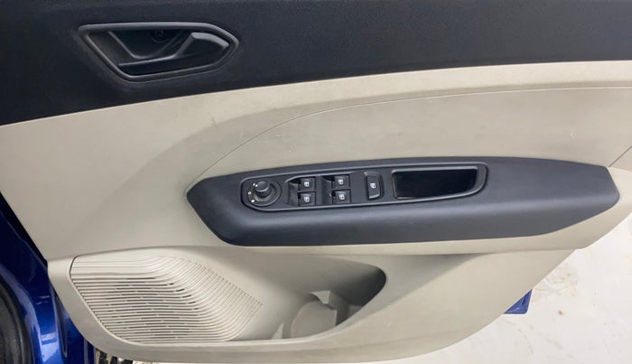 2019 Renault TRIBER RXT, Petrol, Manual, 27,071 km, Driver Side Door Panels Control