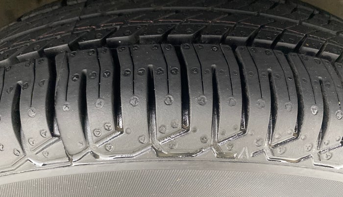 2020 Maruti Dzire VXI, Petrol, Manual, 54,693 km, Right Front Tyre Tread