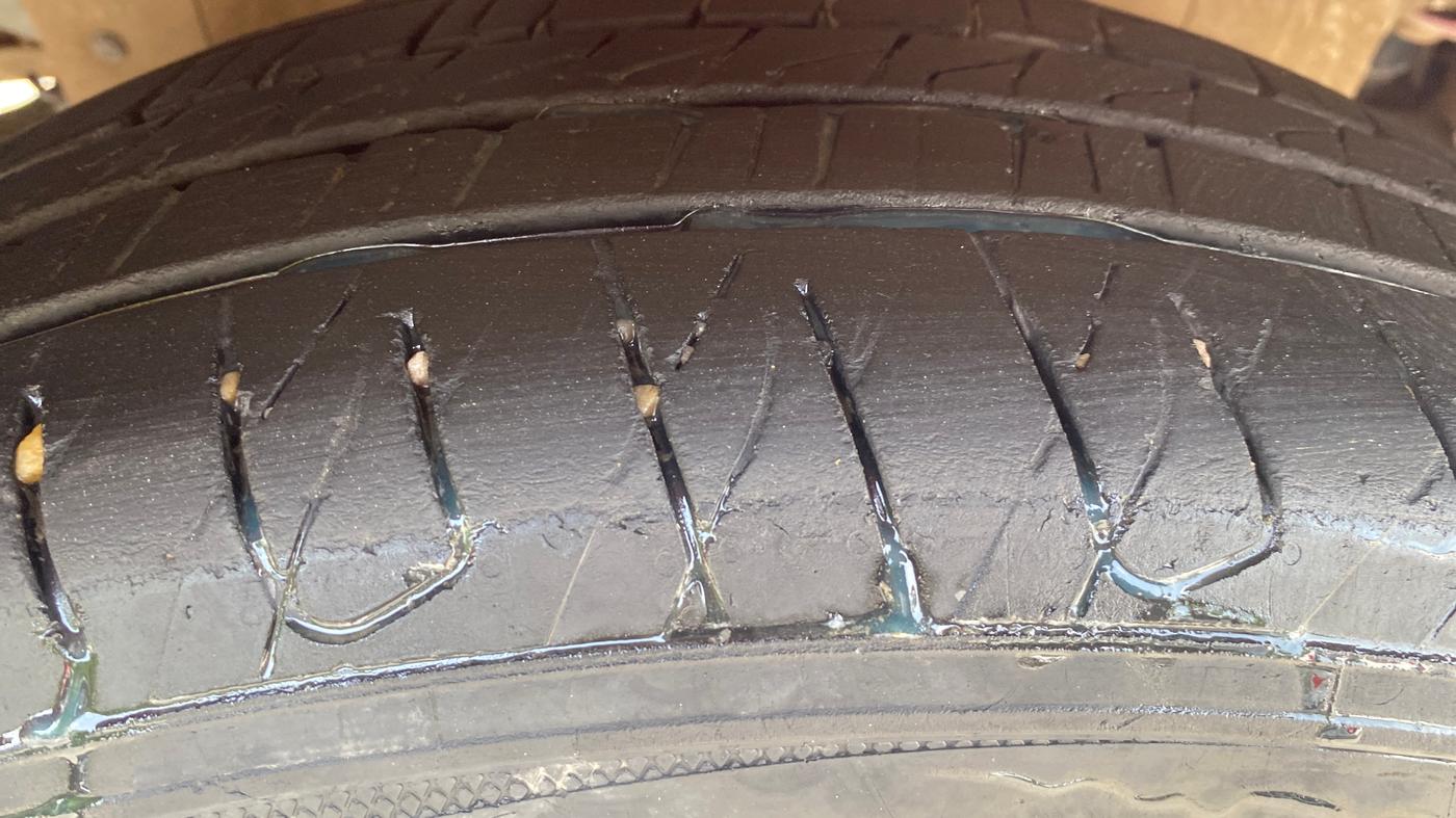 2024 Mahindra SCORPIO CLASSIC S11 7STR, Diesel, Manual, 38,933 km, Right Front Tyre Tread