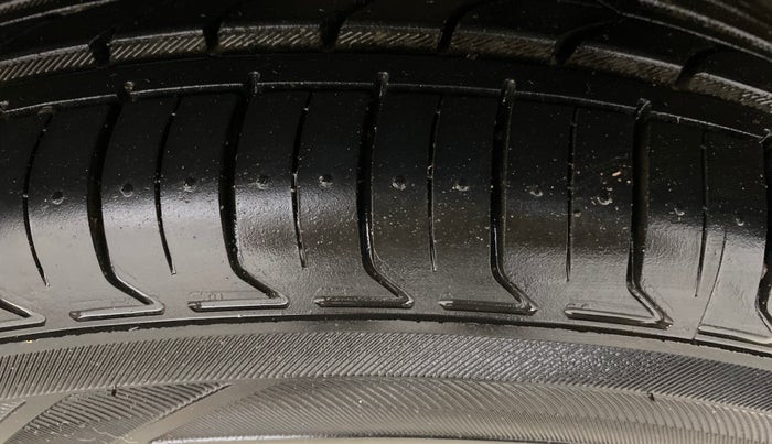 2021 Maruti XL6 ALPHA MT, Petrol, Manual, 41,502 km, Left Rear Tyre Tread