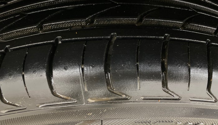 2021 Maruti XL6 ALPHA MT, Petrol, Manual, 41,502 km, Left Front Tyre Tread