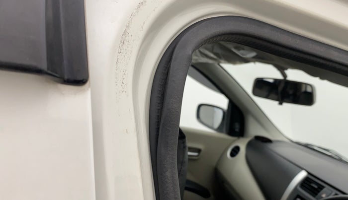 2014 Maruti Celerio VXI AMT, Petrol, Automatic, 44,962 km, Driver-side door - Beading has minor damage