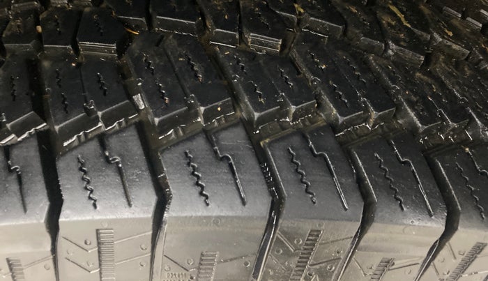 2024 Mahindra Thar LX P 2WD AT HT, Petrol, Automatic, 8,880 km, Left Rear Tyre Tread