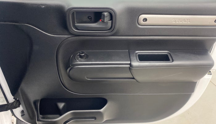 2024 Mahindra Thar LX P 2WD AT HT, Petrol, Automatic, 8,880 km, Driver Side Door Panels Control