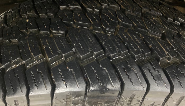 2024 Mahindra Thar LX P 2WD AT HT, Petrol, Automatic, 8,880 km, Right Rear Tyre Tread