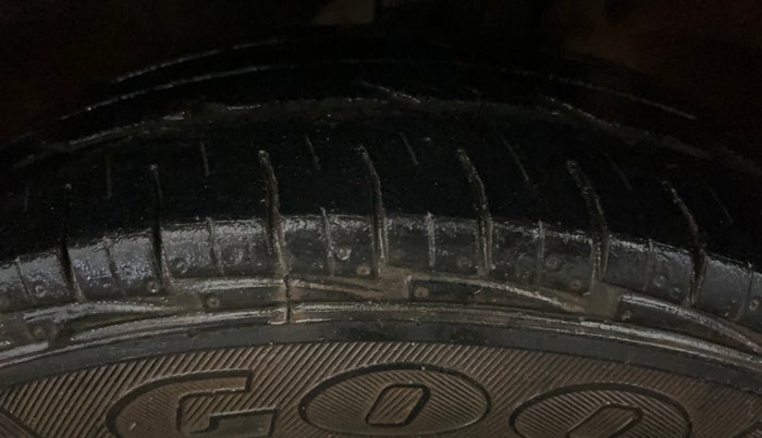 2019 Maruti Alto 800 LXI, Petrol, Manual, 40,863 km, Left Front Tyre Tread