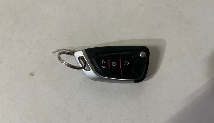 2019 Maruti Alto 800 LXI, Petrol, Manual, 40,863 km, Key Close Up