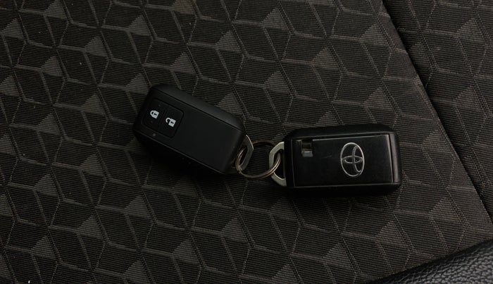 2020 Toyota Glanza V, Petrol, Manual, 60,189 km, Key Close Up