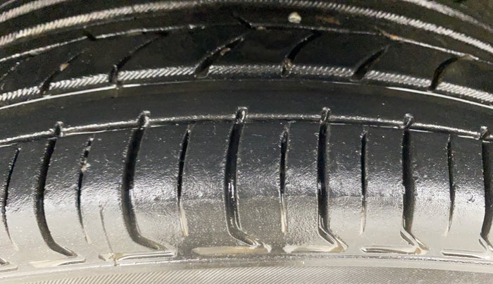 2020 Toyota Glanza V, Petrol, Manual, 60,189 km, Left Front Tyre Tread