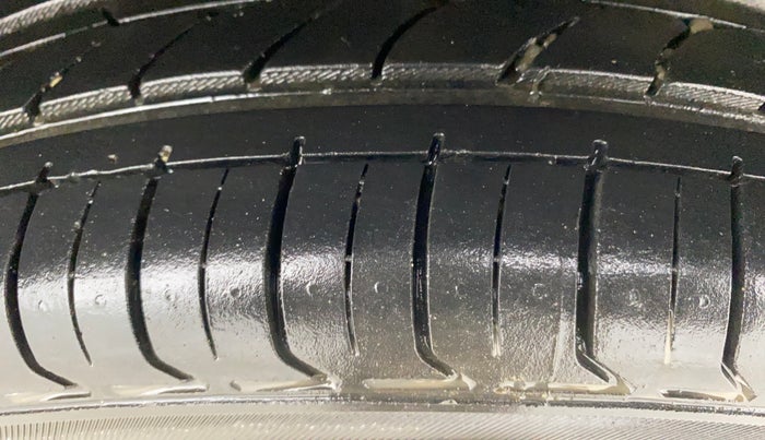 2020 Toyota Glanza V, Petrol, Manual, 60,189 km, Left Rear Tyre Tread