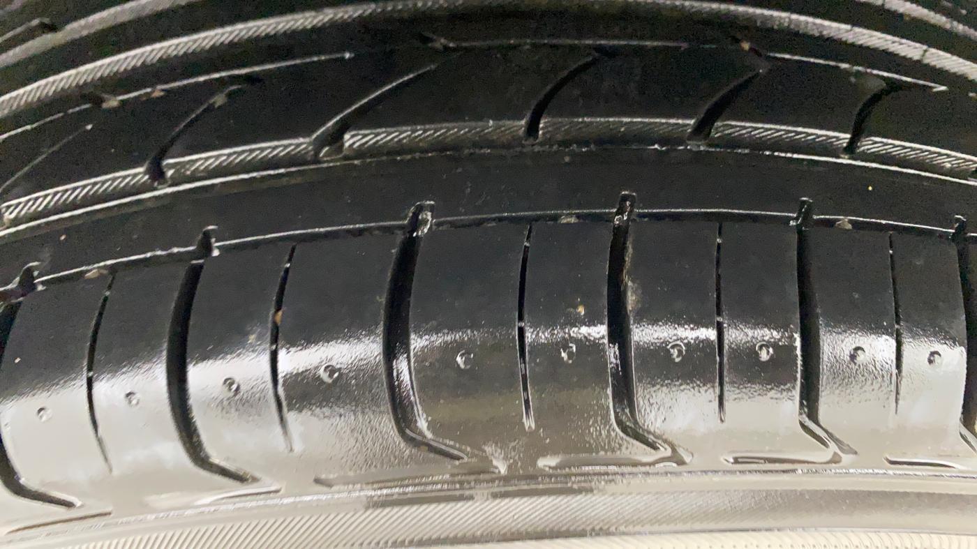 2020 Toyota Glanza V, Petrol, Manual, 60,189 km, Right Rear Tyre Tread