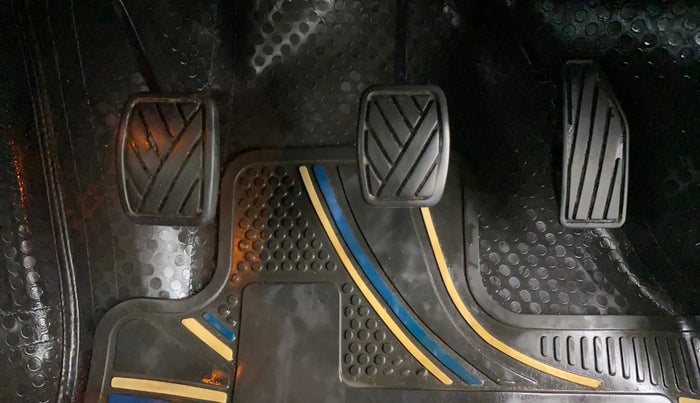 2020 Toyota Glanza V, Petrol, Manual, 60,189 km, Pedals