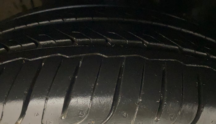 2016 Volkswagen Ameo COMFORTLINE 1.2L, Petrol, Manual, 64,561 km, Right Front Tyre Tread