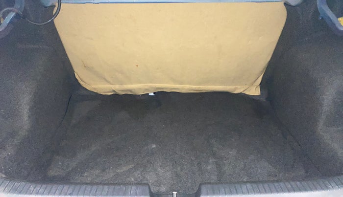 2016 Volkswagen Ameo COMFORTLINE 1.2L, Petrol, Manual, 64,561 km, Boot Inside