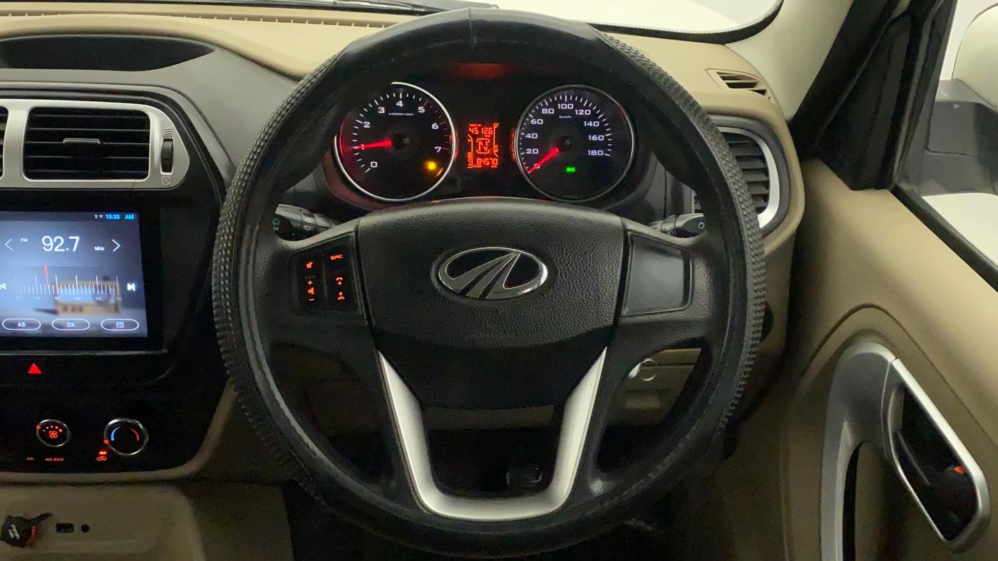 2017 Mahindra TUV300 T10 AMT, Diesel, Automatic, 84,570 km, Steering Wheel Close Up