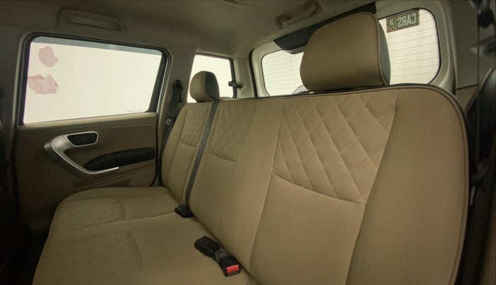 2017 Mahindra TUV300 T10 AMT, Diesel, Automatic, 84,570 km, Right Side Rear Door Cabin