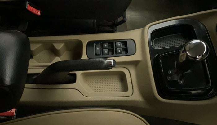 2017 Mahindra TUV300 T10 AMT, Diesel, Automatic, 84,570 km, Gear Lever