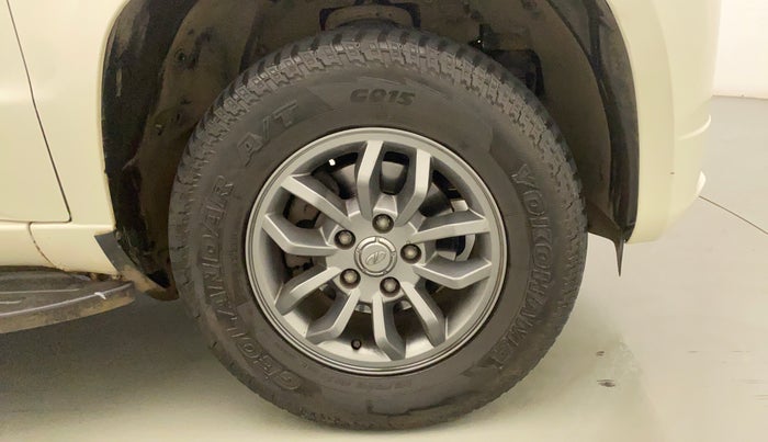 2017 Mahindra TUV300 T10 AMT, Diesel, Automatic, 84,570 km, Right Front Wheel