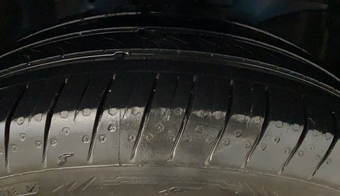 2014 Honda Brio EX MT, CNG, Manual, 66,911 km, Right Front Tyre Tread