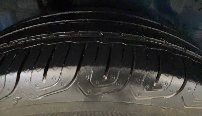 2014 Honda Brio EX MT, CNG, Manual, 66,911 km, Right Rear Tyre Tread