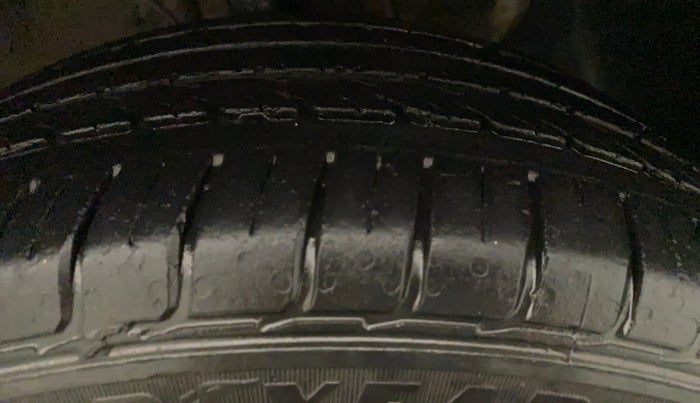 2018 Hyundai Elite i20 ASTA 1.2 (O), Petrol, Manual, 56,252 km, Right Front Tyre Tread