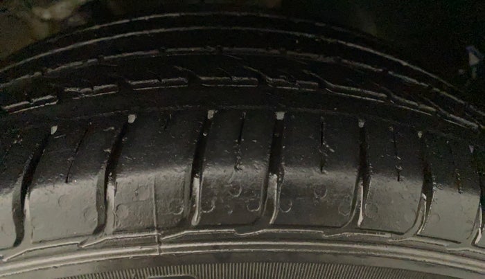 2018 Hyundai Elite i20 ASTA 1.2 (O), Petrol, Manual, 56,252 km, Left Front Tyre Tread