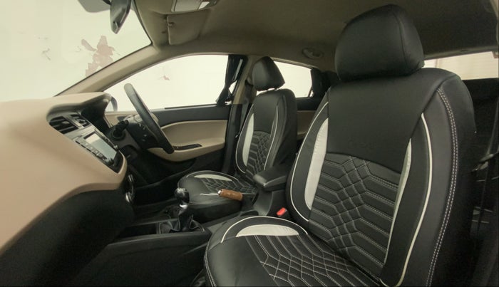 2018 Hyundai Elite i20 ASTA 1.2 (O), Petrol, Manual, 56,252 km, Right Side Front Door Cabin