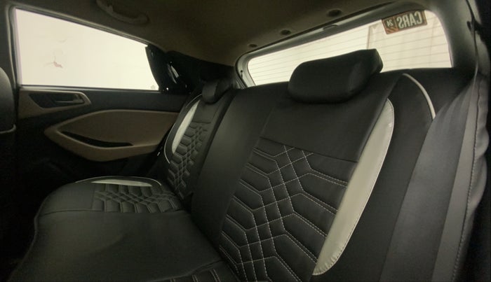 2018 Hyundai Elite i20 ASTA 1.2 (O), Petrol, Manual, 56,252 km, Right Side Rear Door Cabin