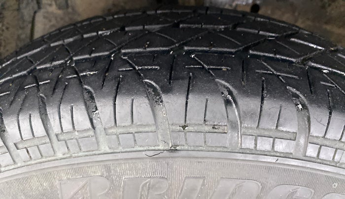 2015 Maruti Swift VXI D, Petrol, Manual, 87,963 km, Left Front Tyre Tread