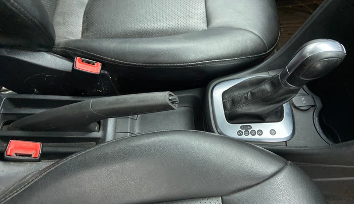 2015 Volkswagen Vento COMFORTLINE TDI AT, Diesel, Automatic, 67,783 km, Gear Lever