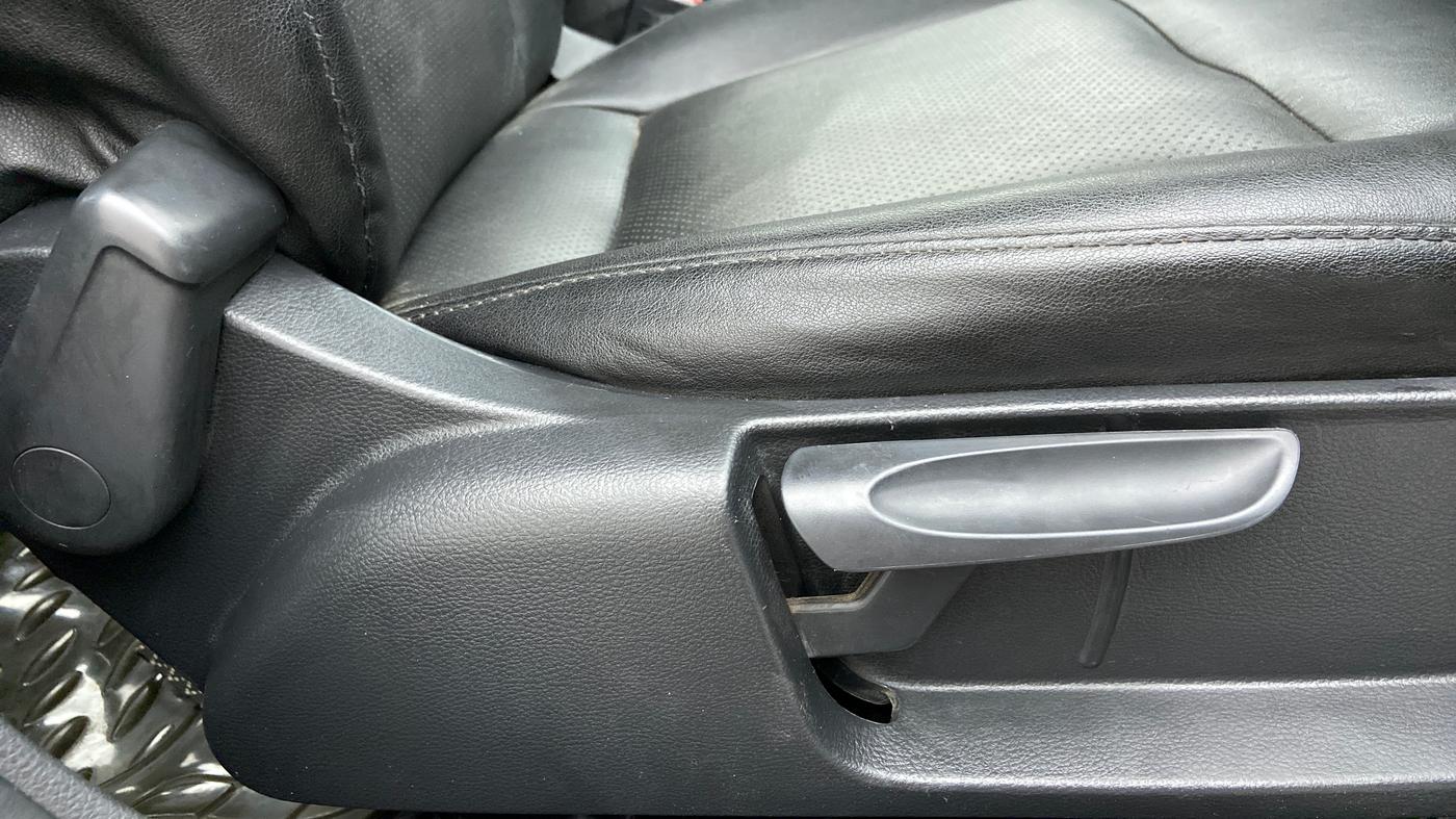 2015 Volkswagen Vento COMFORTLINE TDI AT, Diesel, Automatic, 67,783 km, Driver Side Adjustment Panel