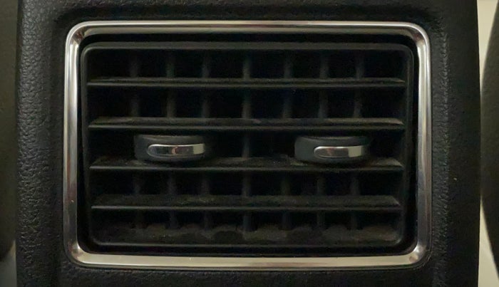 2017 Skoda Rapid STYLE 1.6 MPI, Petrol, Manual, 60,139 km, Rear AC Vents